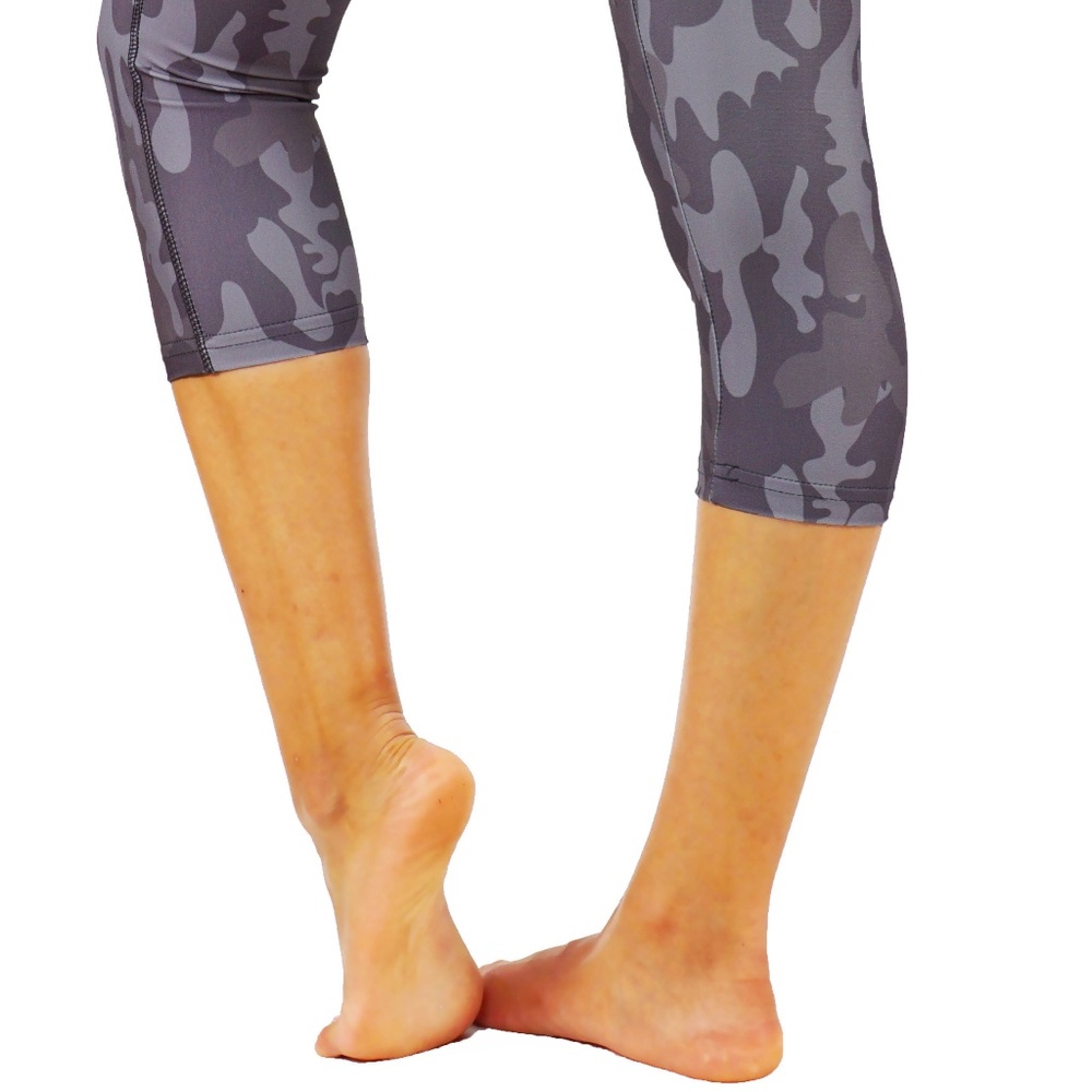 Camouflage Yoga leggings capri V shaped back - Picture 3 of 7